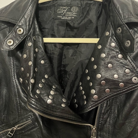 Cropped Leather Motorcycle Jacket - Picture 3 of 6